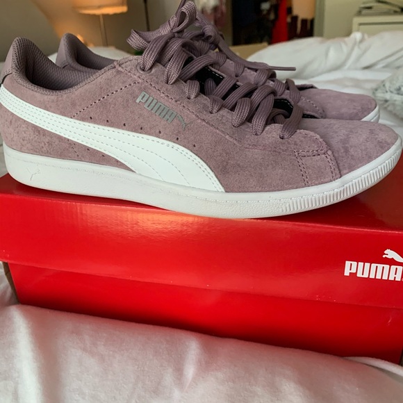 Women’s Puma Sneaker - Picture 6 of 10